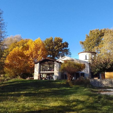 Les Favouilles - Gite & Chambres D Hotes Dauphin ภายนอก รูปภาพ